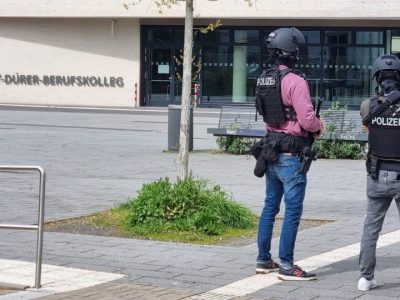Großer Polizeieinsatz am Albrecht-Dürer-Kolleg in Düsseldorf