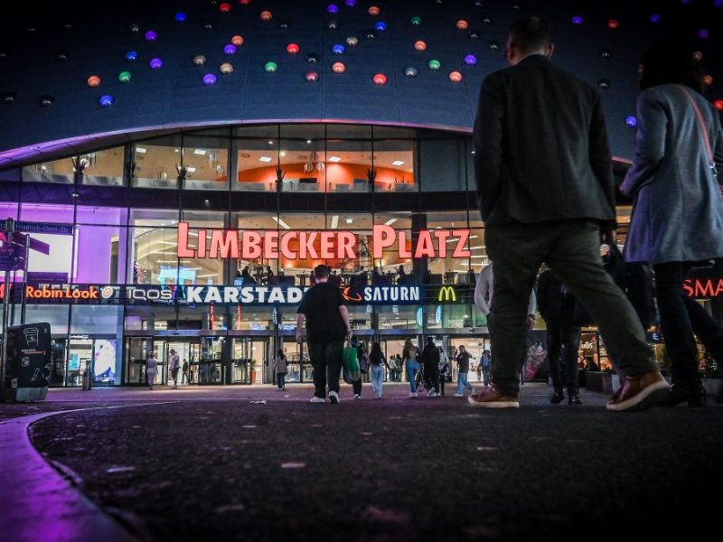 Limbecker Platz in Essen: Paukenschlag schreckt alle auf! Kunden zittern