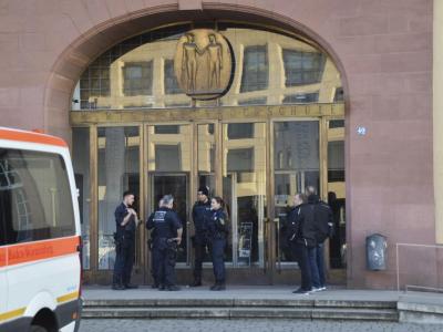 Mannheim: Die Polizei schießt auf einen Randalierer in einer Uni-Bibliothek.