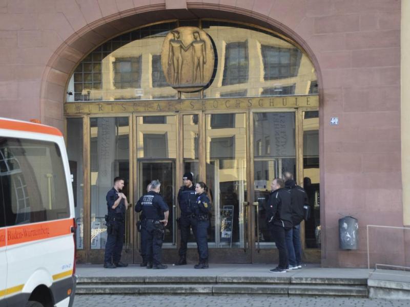 Mannheim: Großeinsatz in Uni-Bibliothek! Polizei erschießt Macheten-Mann