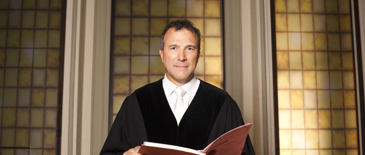 Traurige Nachrichten bei TV-Legende Richter Alexander Hold. Der Sat.1-Richter offenbart nun: Er hat Krebs...