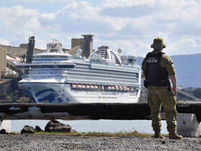 Kreuzfahrt-Schiff legt in Kiel an. Sofort wird ein Passagier verhaftet.