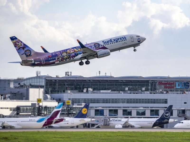 Flughafen Düsseldorf: Große Änderung beim Parken – DAS müssen Urlauber jetzt wissen