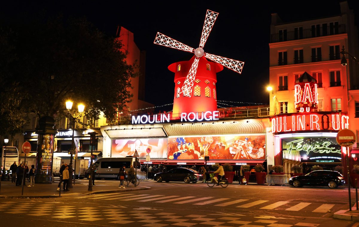 Unglück im Moulin Rouge: Die Windräder sind eingestürzt.