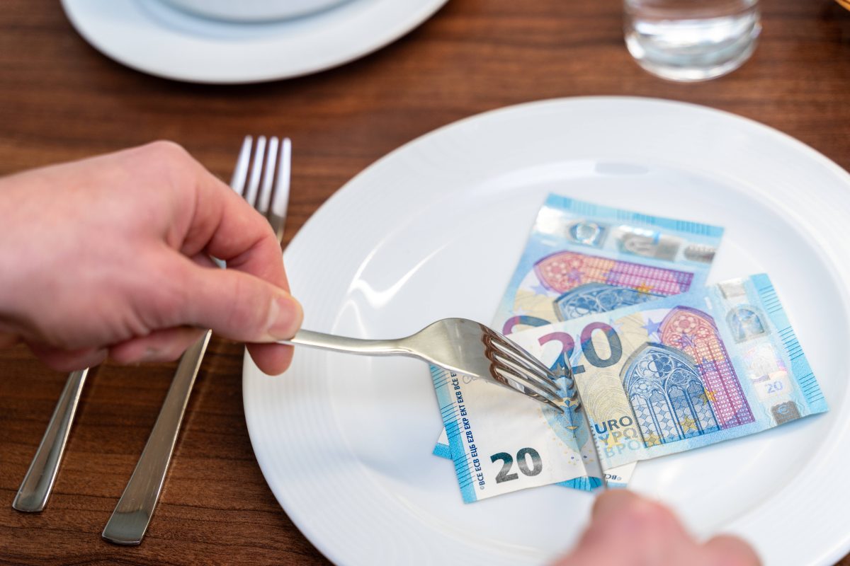 Inflation: Preise in Restaurants und Cafés steigen rapide – so viel zahlst du mehr!