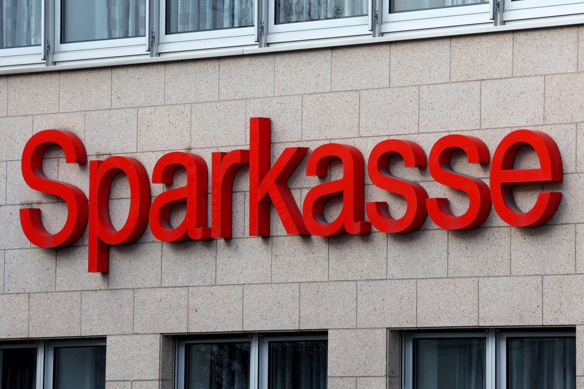 Sparkasse: Diese E-Mail sorgt derzeit für Wirbel bei Kunden.