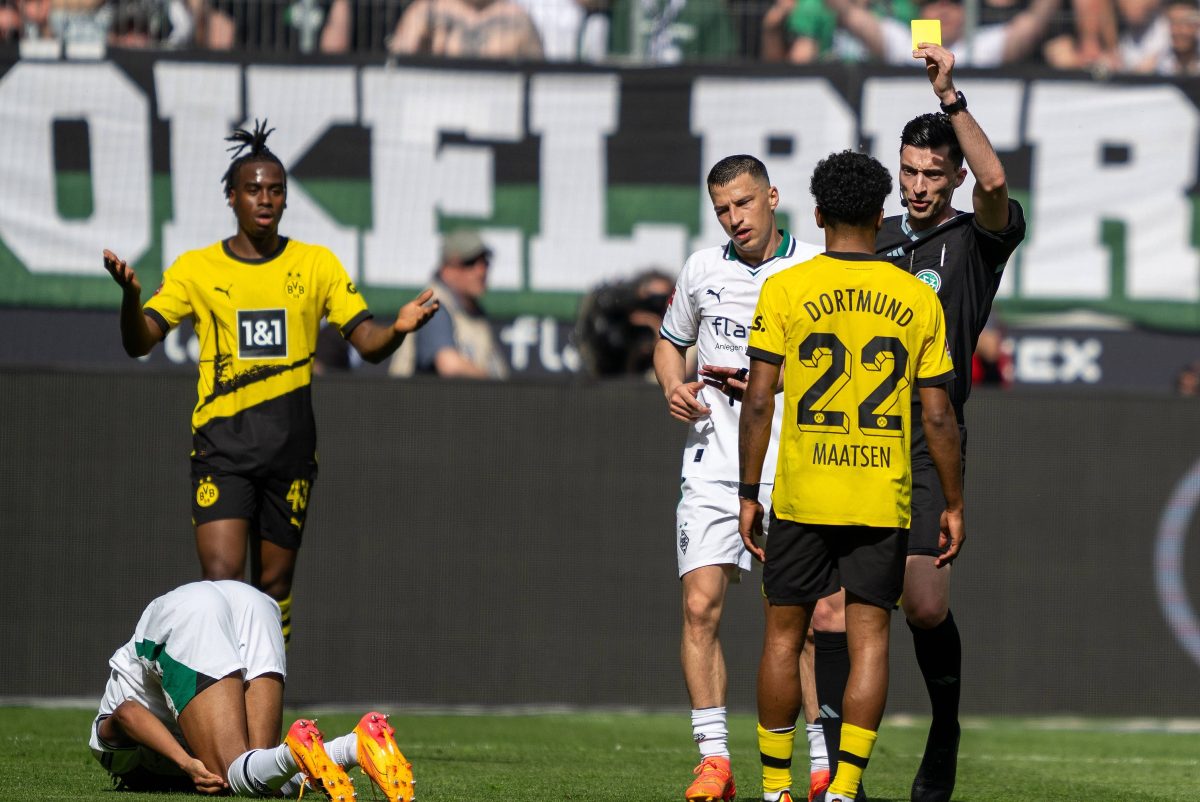 Gladbach – Borussia Dortmund: Ian Maatsen kassiert Gelb.