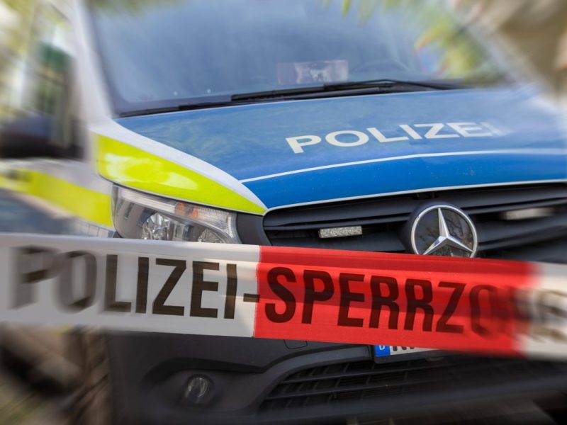 NRW: Mann ruft Polizei wegen totem Nachbarn im Treppenhaus an – dann folgt die irre Wende!