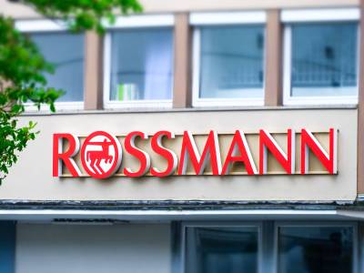 Rossmann Logo an Filiale.