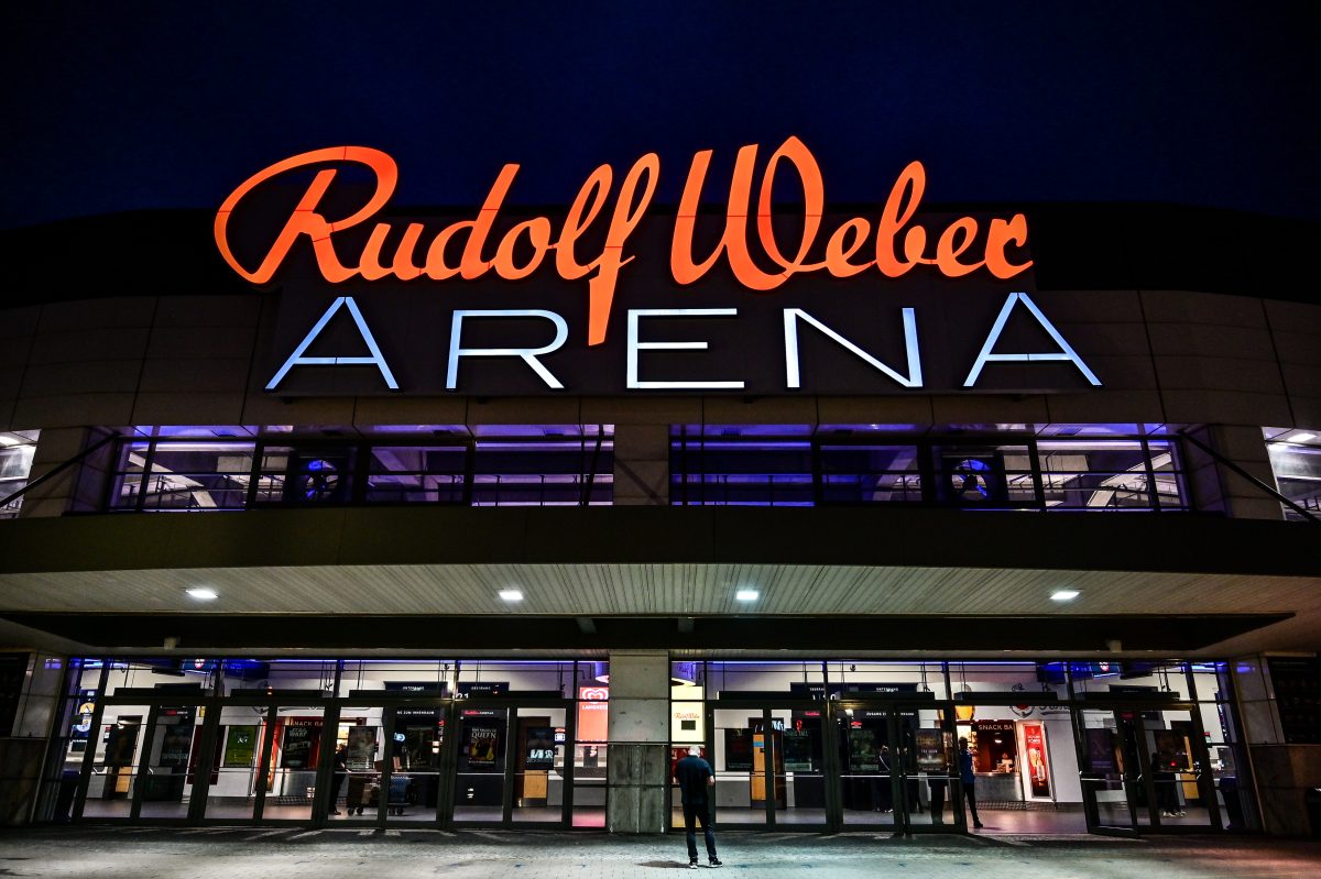 Oberhausen: Schock nach Bühnen-Unfall – Star sagt Konzert in Rudolf-Weber-Arena ab