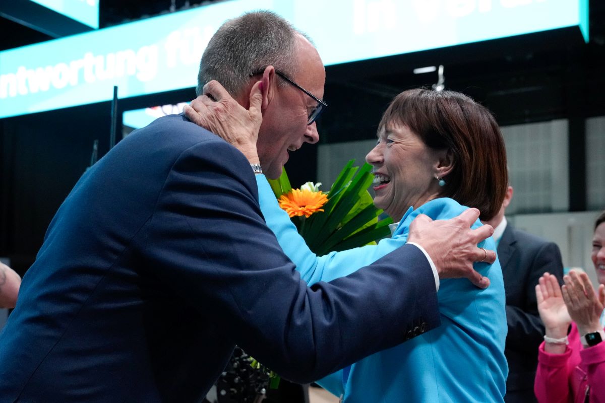 Auf dem CDU-Parteitag feierte Friedrich Merz ausgiebig mit seiner Frau Charlotte.