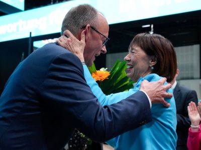 Auf dem CDU-Parteitag feierte Friedrich Merz ausgiebig mit seiner Frau Charlotte.
