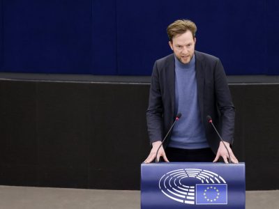 Volt-Spitzenkandidat Damian Boeselager fordert vor der Europawahl mehr Mut zur EU.