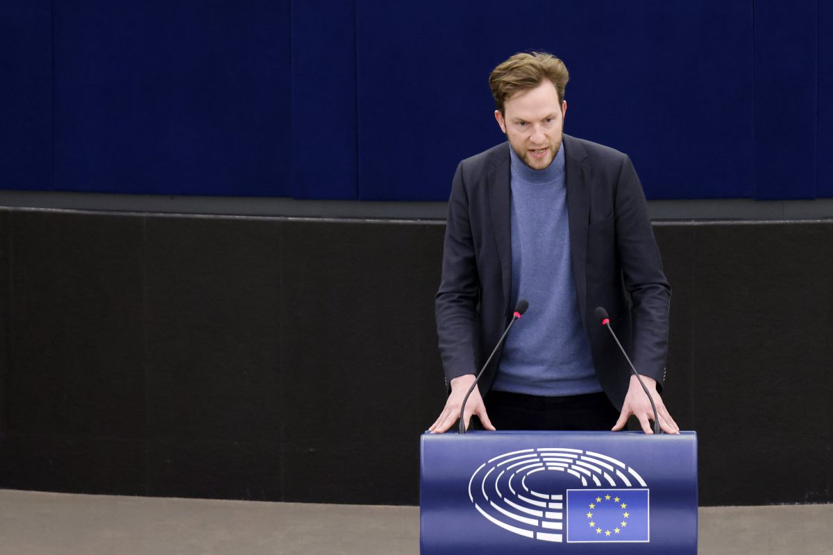 Volt-Spitzenkandidat Damian Boeselager fordert vor der Europawahl mehr Mut zur EU.