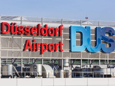 Flughafen Düsseldorf: Streit zwischen Taxiverbänden und Uber.