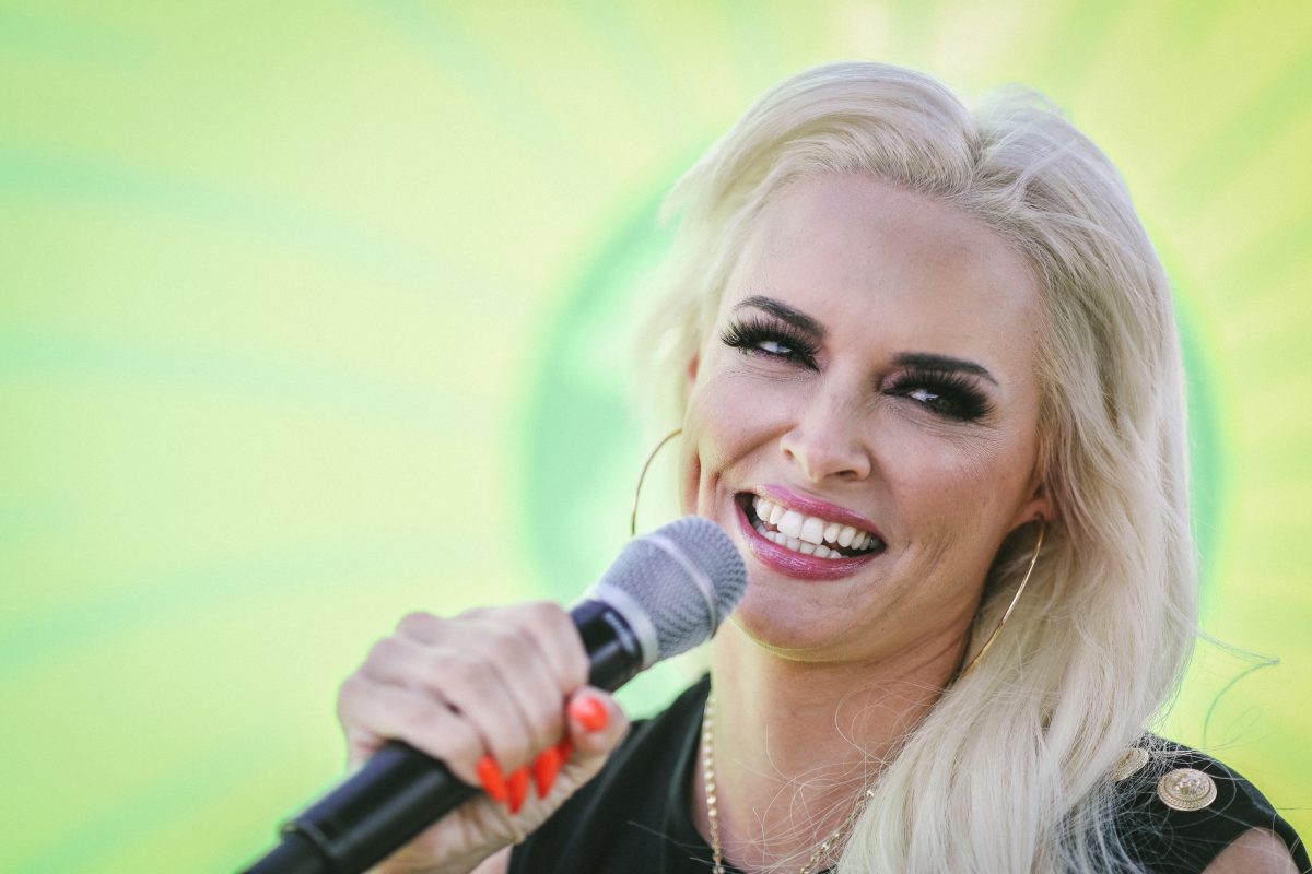Daniela Katzenberger teilt skurrile Entspannungstechnik "Meditation" DerWesten.de
