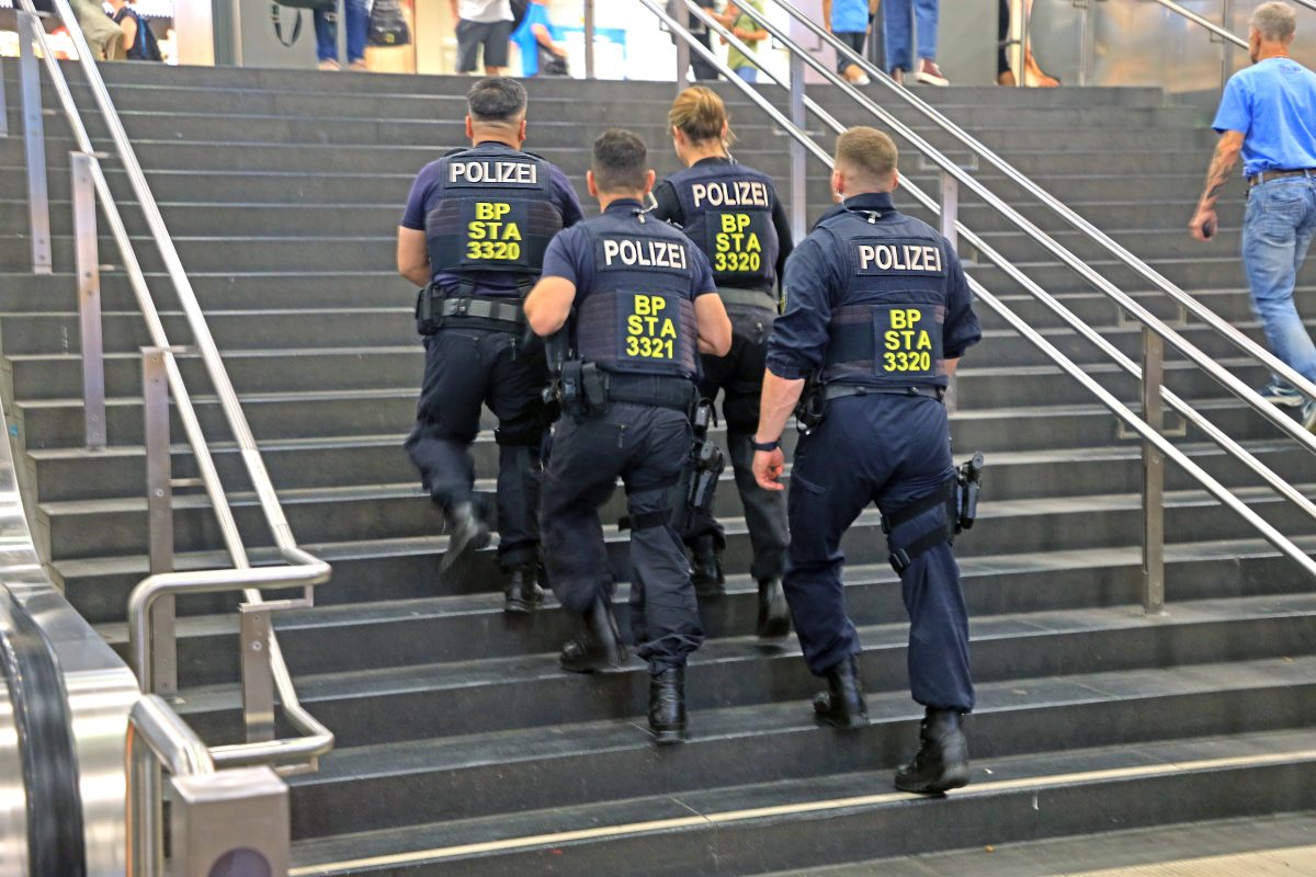 Essen: 24-Jähriger wütet am Hauptbahnhof – greift Reisende an und verletzt Polizisten