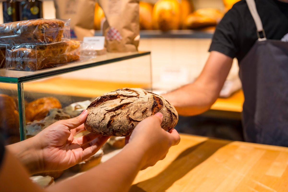 Die Inflation schlägt vor allem beim Bäcker zu: Brot und Brötchen kosten inzwischen über ein Drittel mehr.