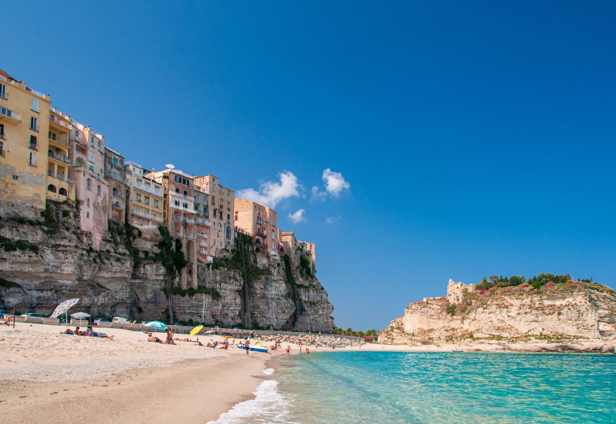 Urlaub in Italien: Beliebter Badeort mit mieser Bußgeld-Offensive – bis zu 500 Euro Strafe