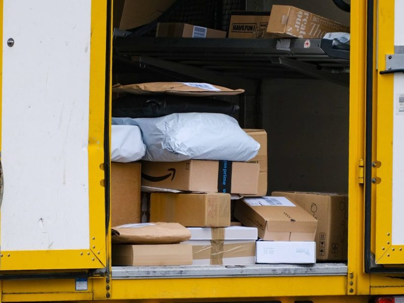 DHL, Hermes & Co: Wenn du dein Paket SO verpackst, bekommst du ein Problem