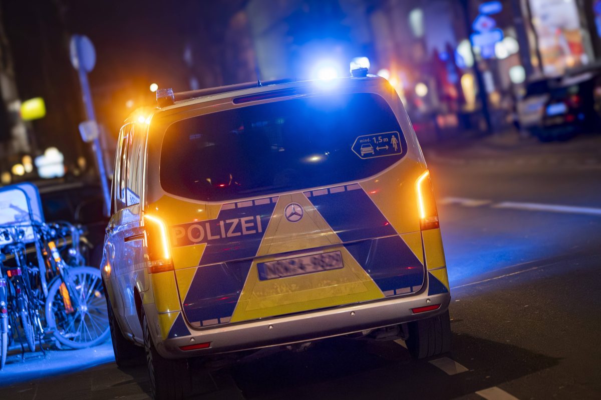 NRW: In Düsseldorf kam es gestern Abend (4. Mai) zu einer tödlichen Messer-Attacke auf eine Seniorin.