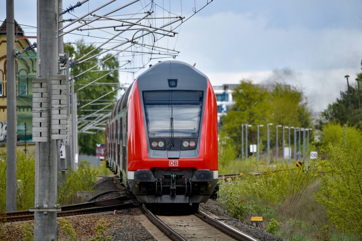 Deutsche Bahn: Panik-Alarm! Zug muss evakuiert werden – der Grund ist lächerlich
