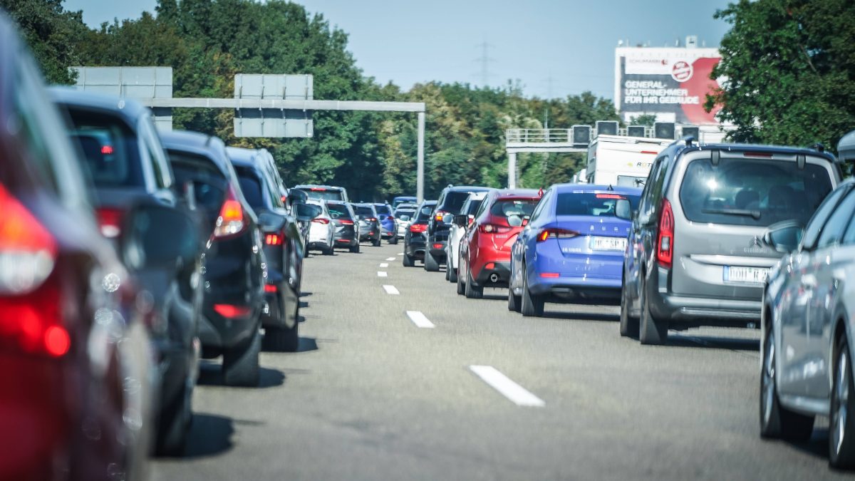 A3 Richtung Oberhausen nach Massen-Crash lange dicht ++ vier Verletzte ++ kilometerlanger Stau