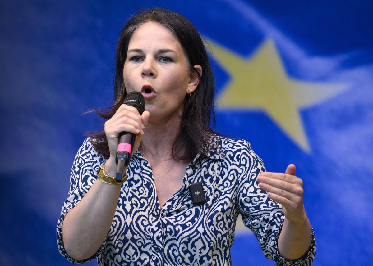 Annalena Baerbock reagiert auf StÃ¶rer (Symbolbild)