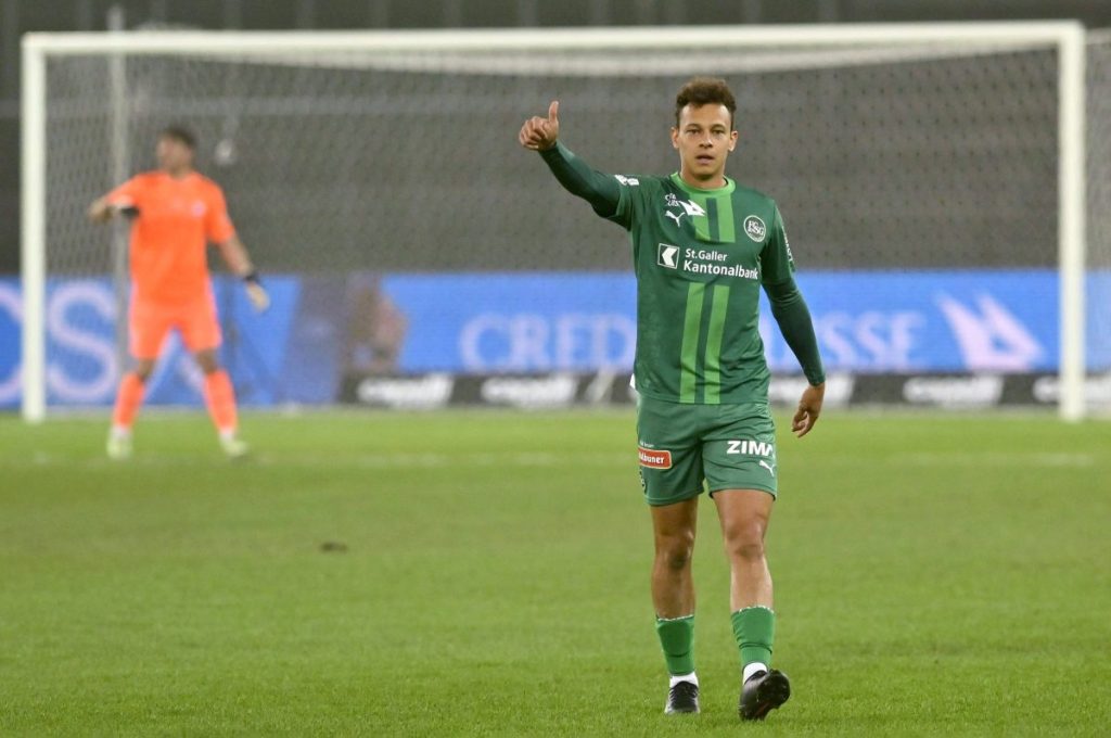 Sein Abgang vom FC St. Gallen steht fest. Er könnte auch für S04 interessant sein: Julian von Moos.