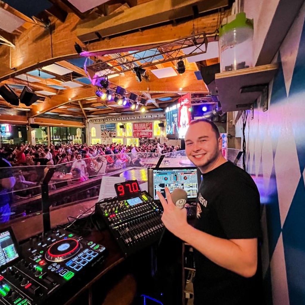 Ex-Kreuzfahrt-DJ legt am Ballermann auf – und macht gemeinsame Sache mit DSDS-Kandidat