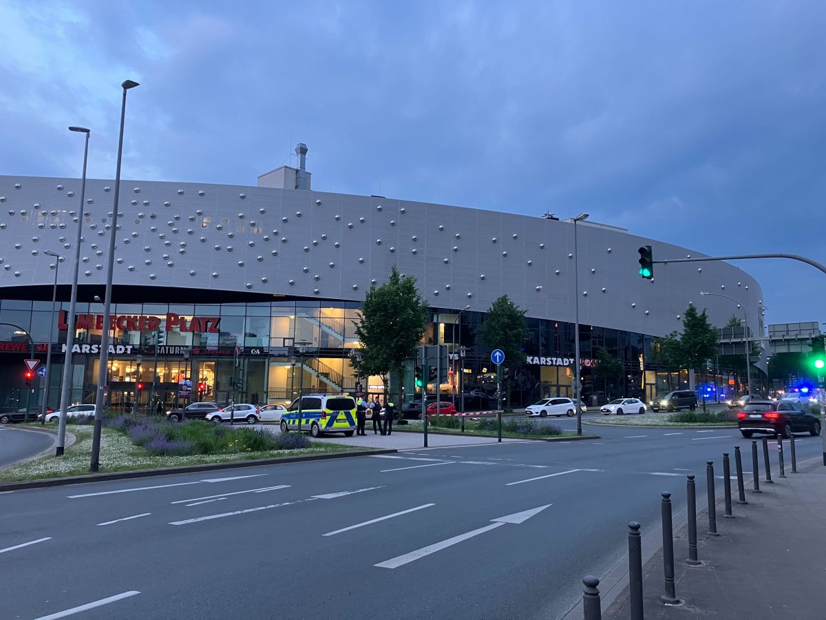 Limbecker Platz in Essen: Nach Bombendrohung! Einkaufszentrum für Hunderte Wartende wieder frei