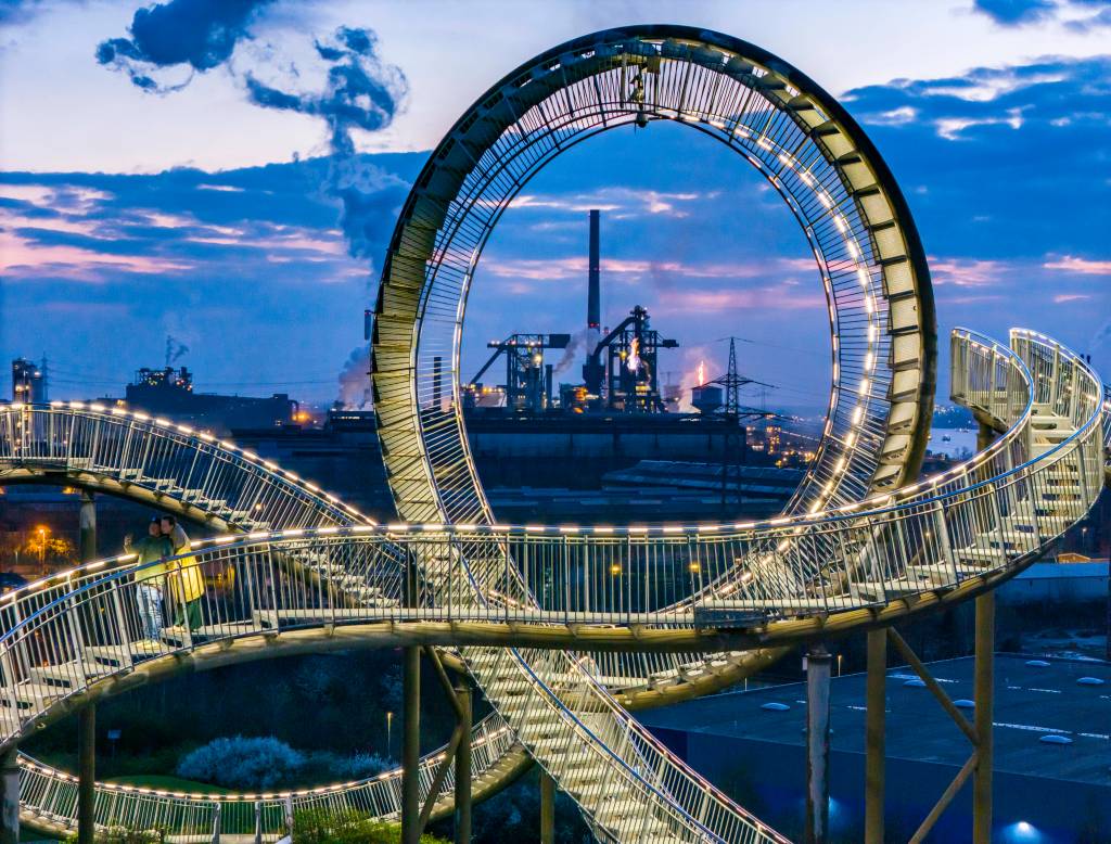Tiger and Turtle bei Abend