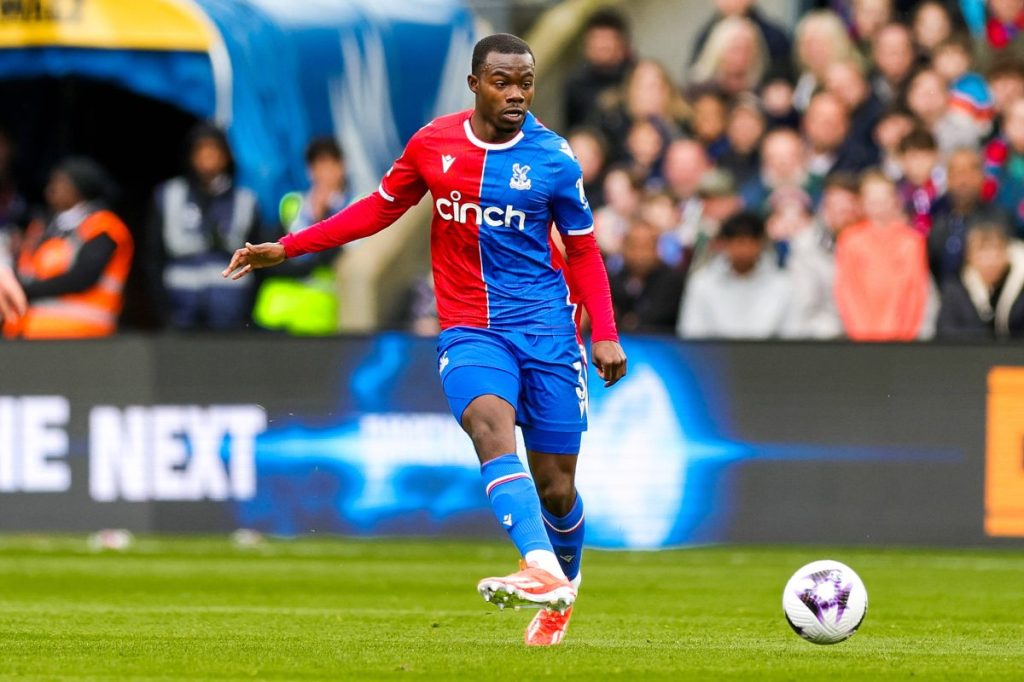 Der BVB ist weiterhin auf der Suche nach einem Linksverteidiger. Tyrick Mitchell von Crystal Palace könnte eine interessante Option für Schwarz-Gelb werden.