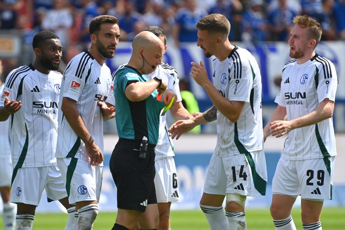 GroÃŸe Diskussionen beim FC Schalke 04 um den Schiedsrichter.
