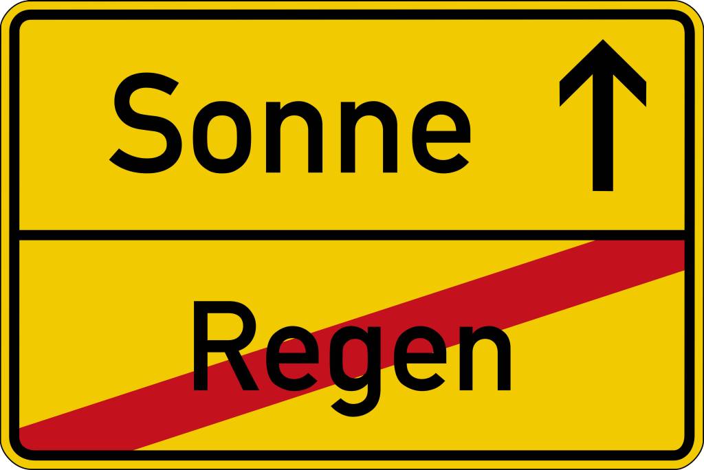 Ein Ortsschild, das symbolisiert, dass man die Regen-Region verlässt und Richtung Sonne fährt. 