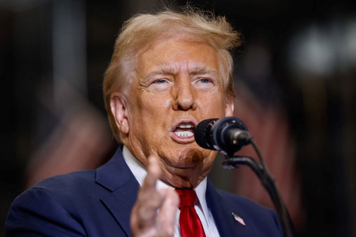 Donald Trump tourt plÃ¶tzlich nackt durch die USA.