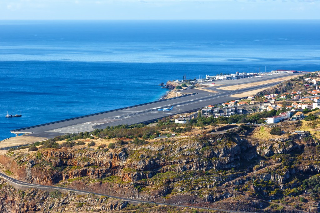 Startbahn vom Flughafen auf Madeira