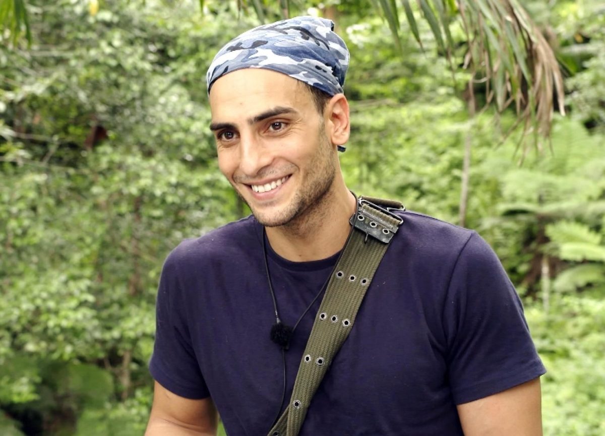 „GZSZ“-Star Timur Ülker brachte pikante Geschichten mit ins Camp. Jetzt gibt der Schauspieler weitere Details zu.