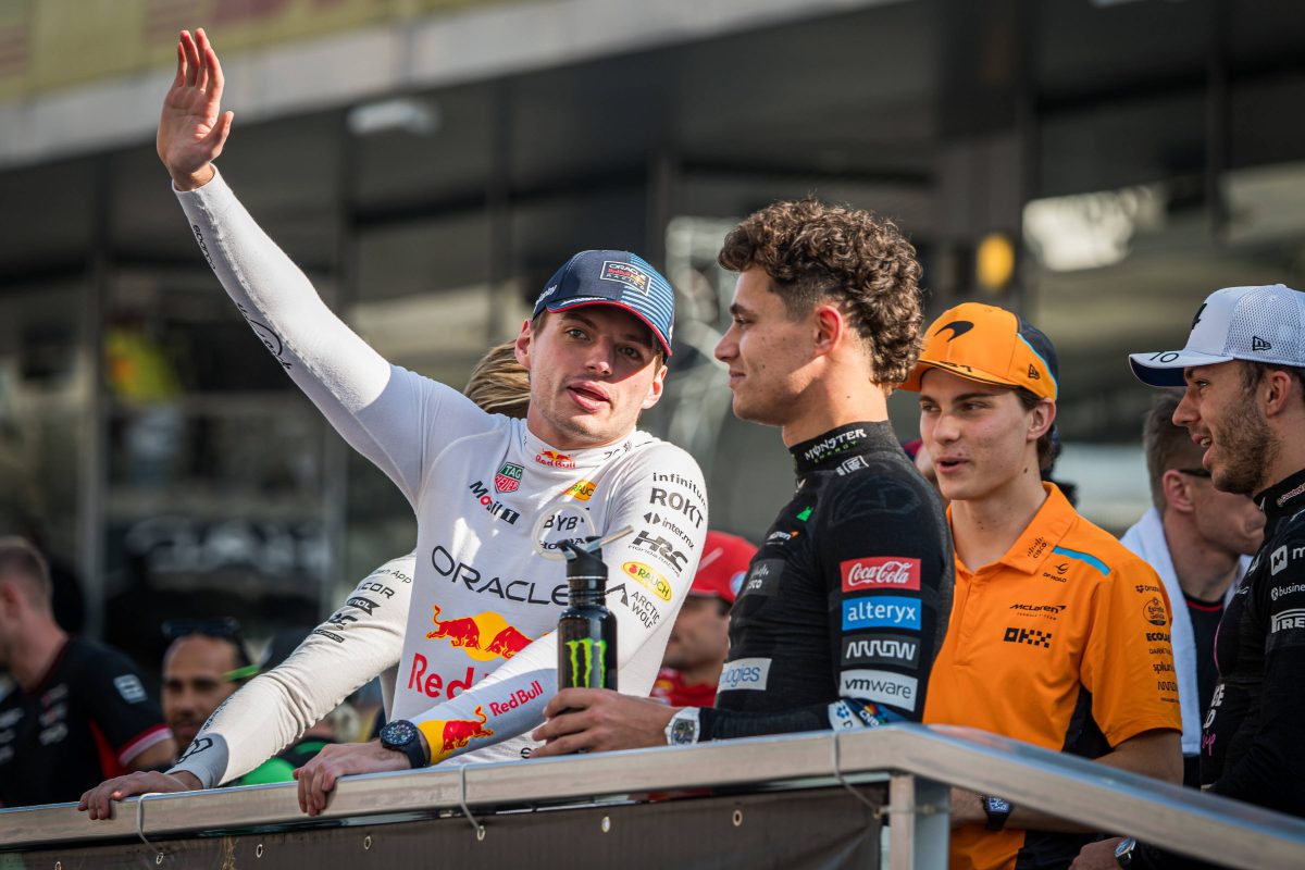 In der Formel 1 will McLaren Max Verstappen stürzen.