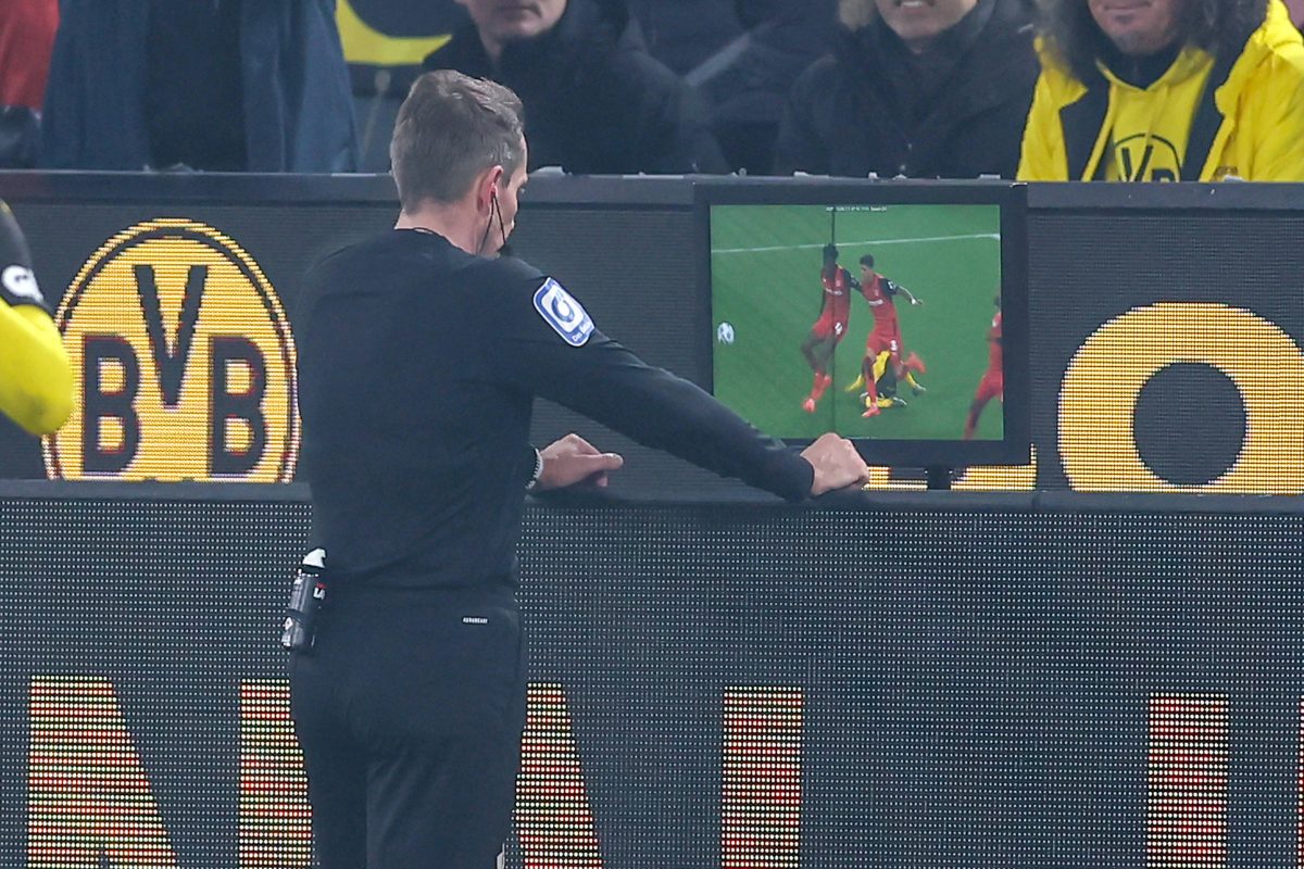 Es könnte zu einer großen Premiere kommen. Im Fokus steht das Bundesliga-Spiel des BVB gegen den VfB Stuttgart.
