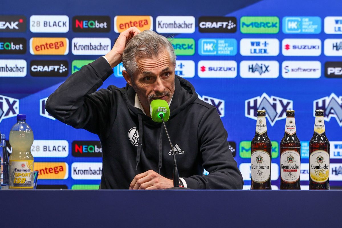 Bei S04 ist die Stimmung nach der nächsten Niederlage erneut angespannt. Denn Schalke 04 ist eine große Chance durch die Lappen gegangen.