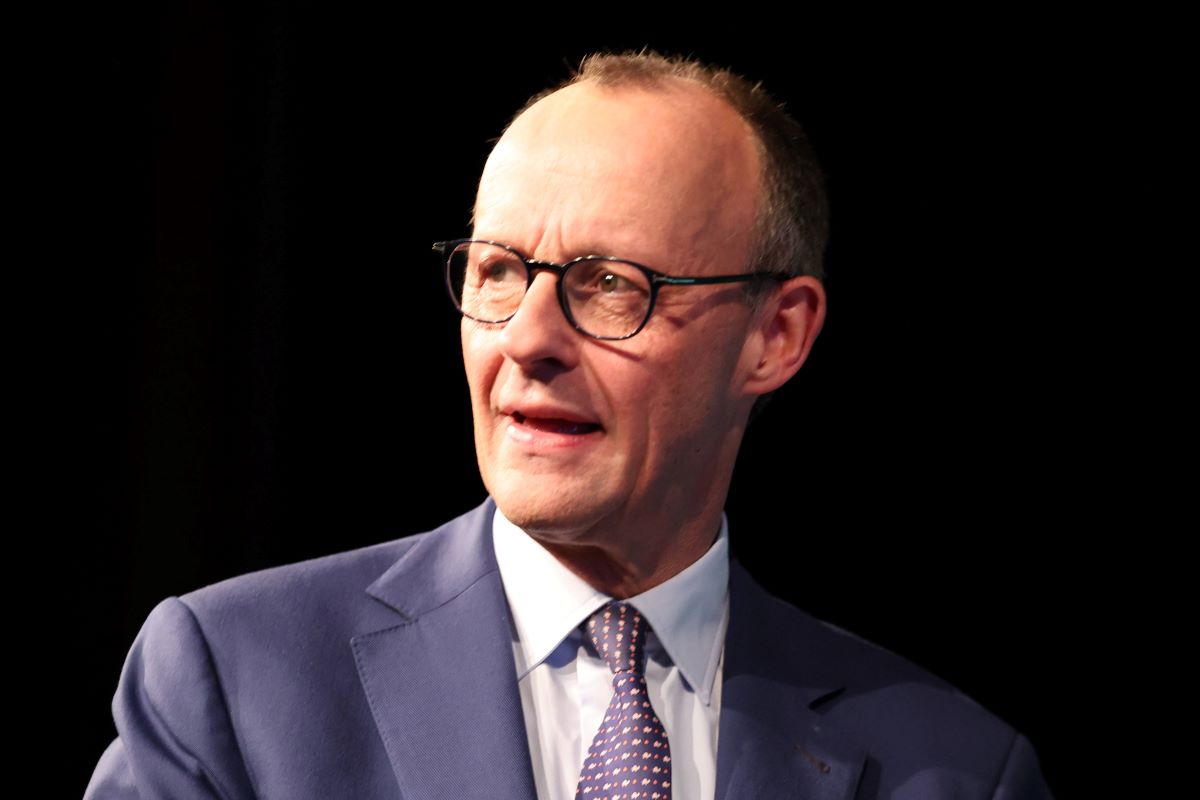 Wie SÃ¶der und Trump lÃ¤sst sich auch Friedrich Merz bei McDonalds ablichten.
