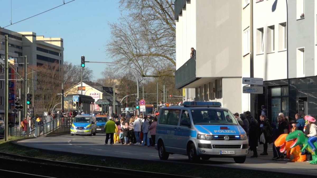 In Dortmund kam es während des Rosenmontagszuges zu einem Rettungswagen-Einsatz.