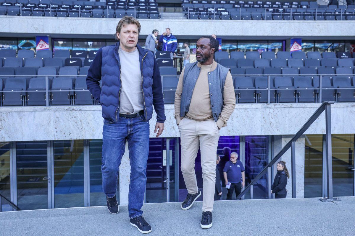Schalke 04 feierte in Berlin einen ganz, ganz wichtigen Auswärtssieg. Und doch blieb für die S04-Fans ein bitterer Beigeschmack.