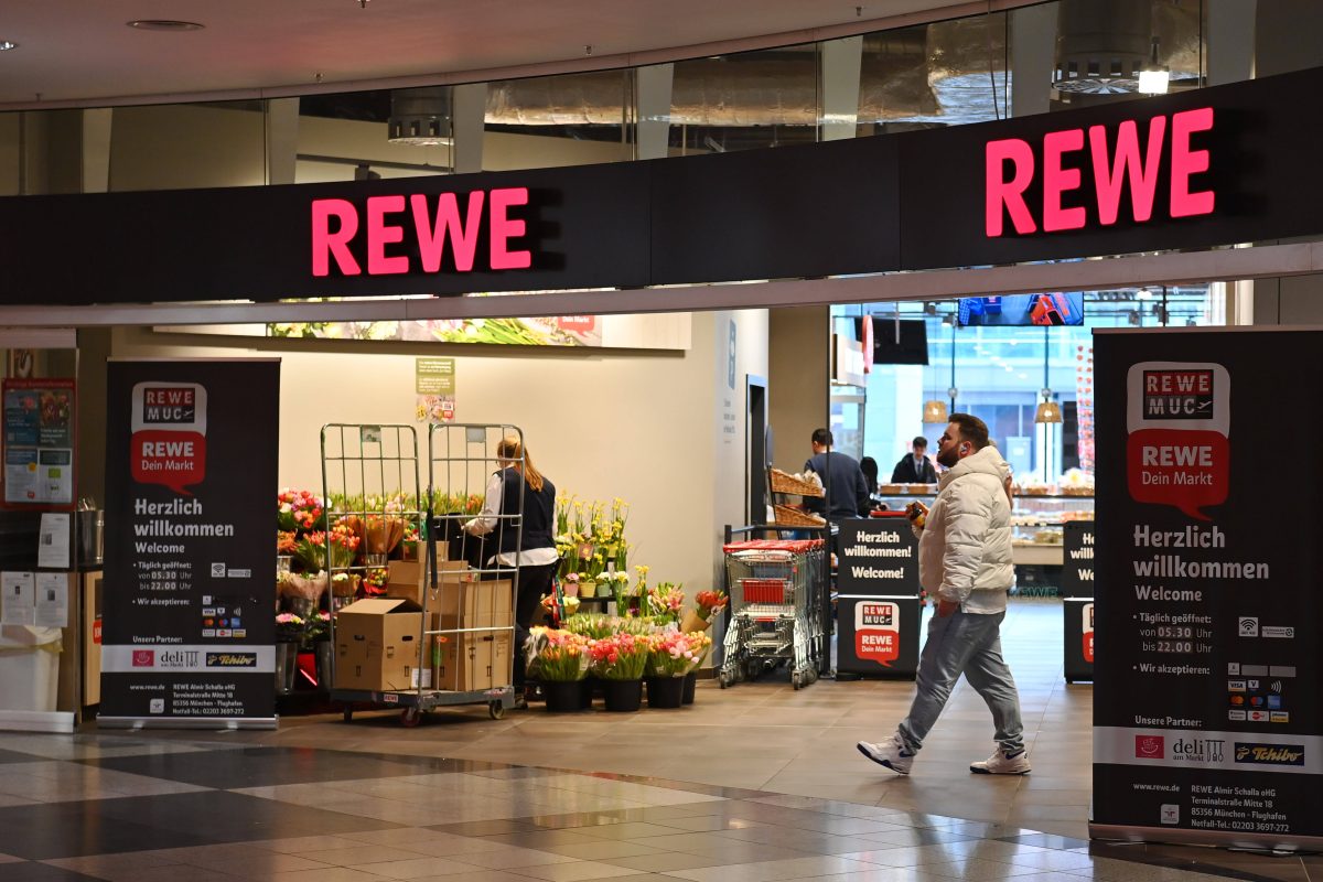Die Unternehmensgruppe Rewe möchte ab 2026 expandieren. Es sollen etwa 75 Geschäfte der Tierfachmarkt-Kette ZooRoyal eröffnet werden.