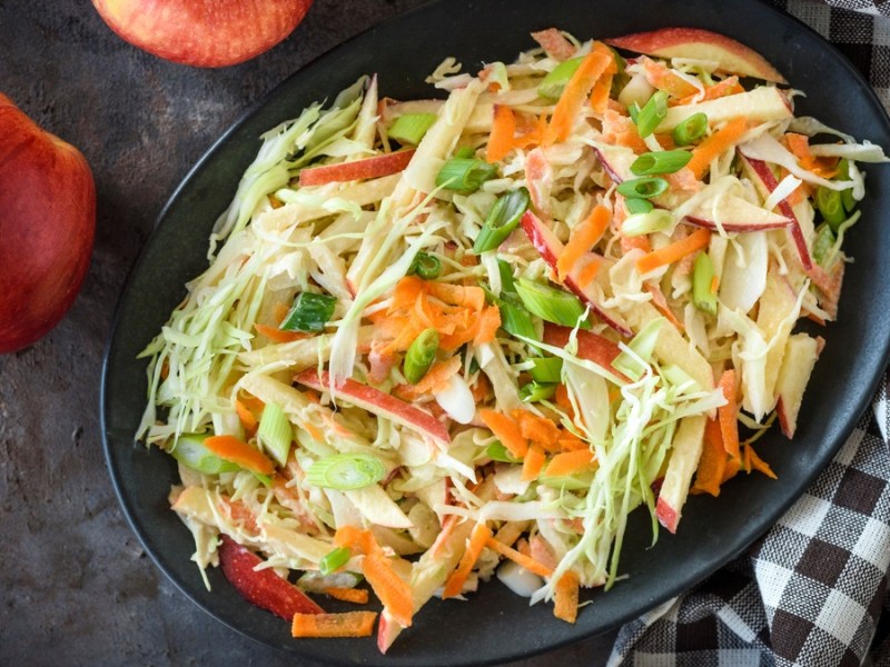 Diesem Salat mit Apfel kann niemand widerstehen