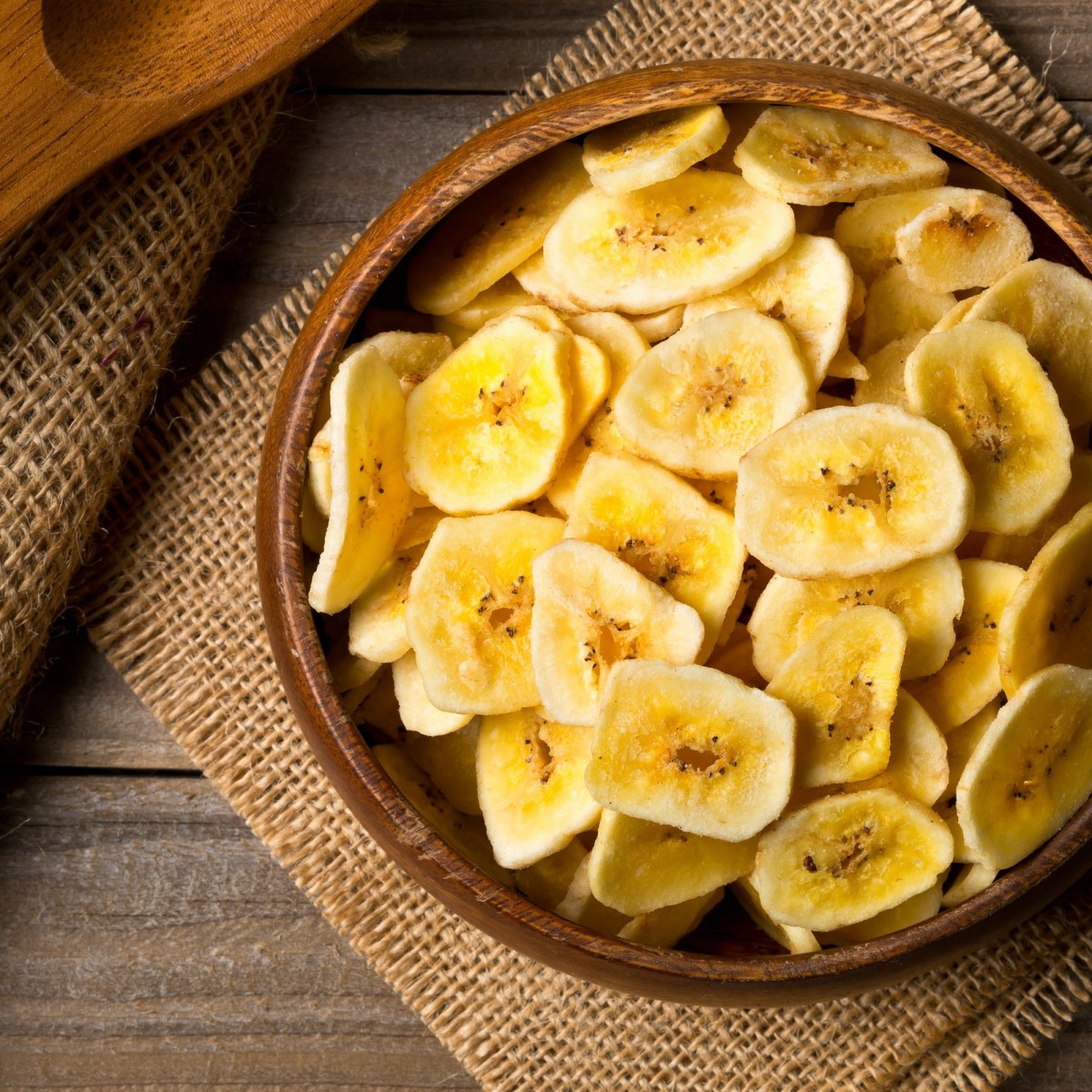 Bananenchips aus dem Airfryer: für den abendlichen Snackhunger