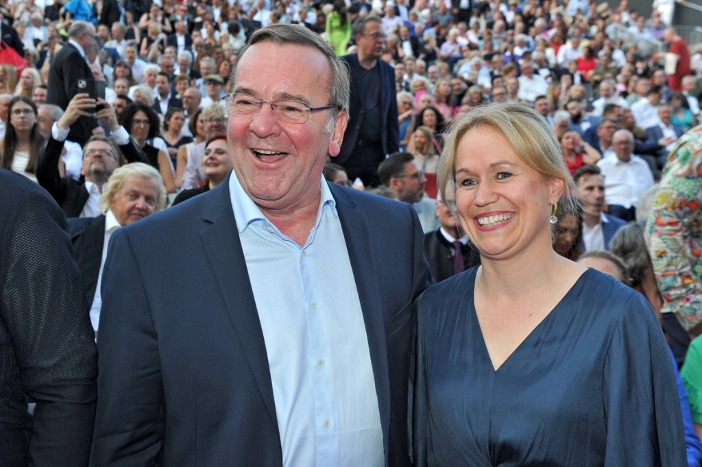 Boris Pistorius privat mit Julias Schwanholz.
