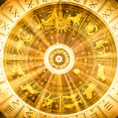 Horoskop: Sorgen adé! Diese Sternzeichen schwimmen im Sommer im Glück
