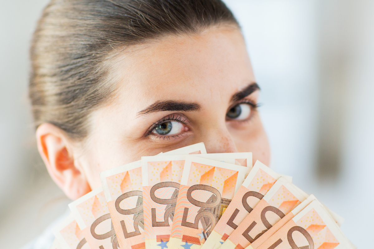 Lotto: Frau knackt Jackpot kurz vor ihrer Hochzeit – ihr Entschluss bricht dem Partner das Herz